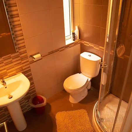 Paradise Gardens 招待所 2*