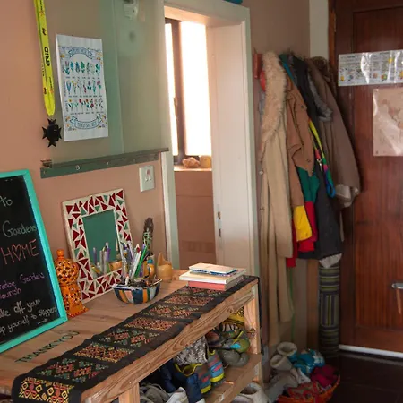 Paradise Gardens בית הארחה 2*